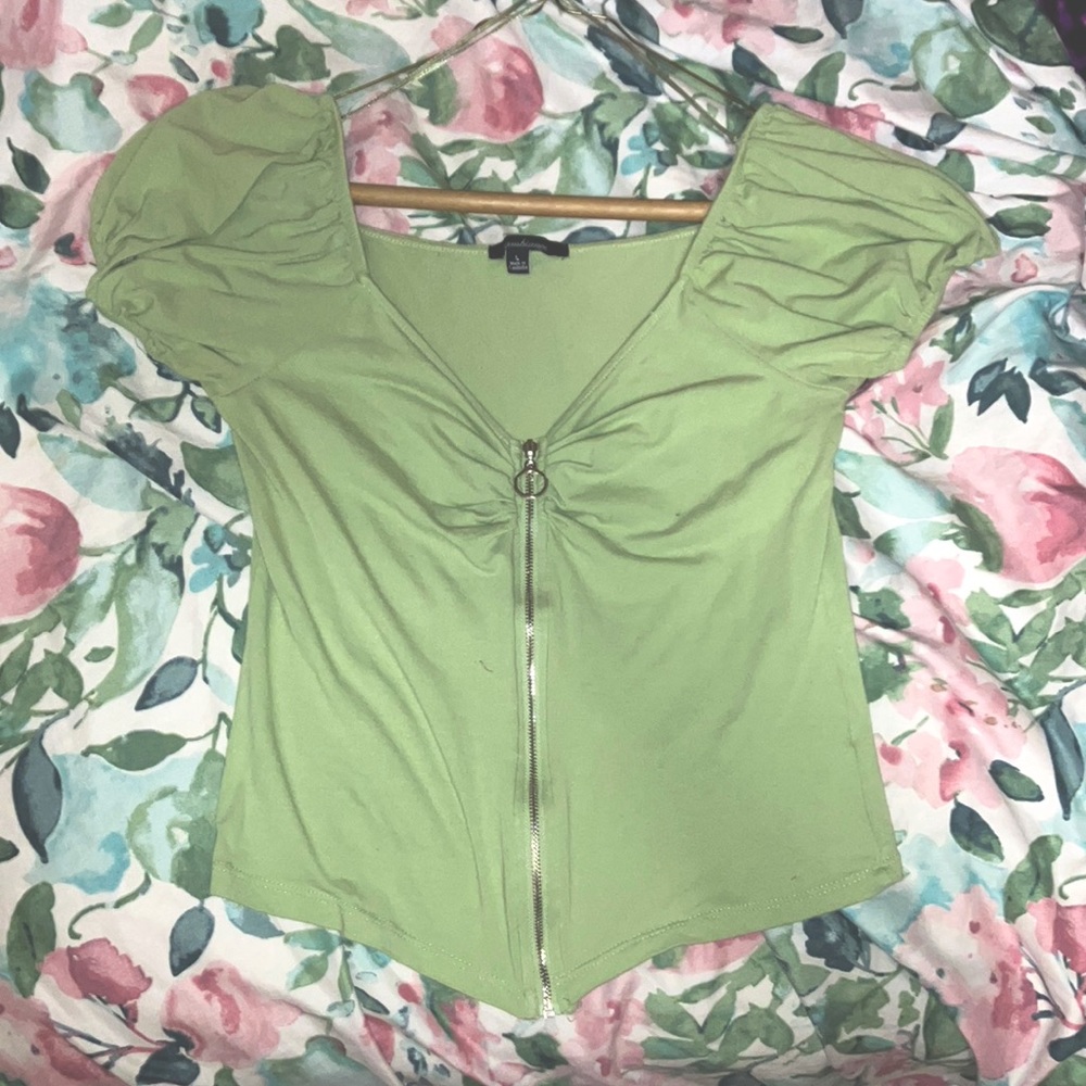Ambiance sage green zip up top Size Large. Cottagecore and Fairycore